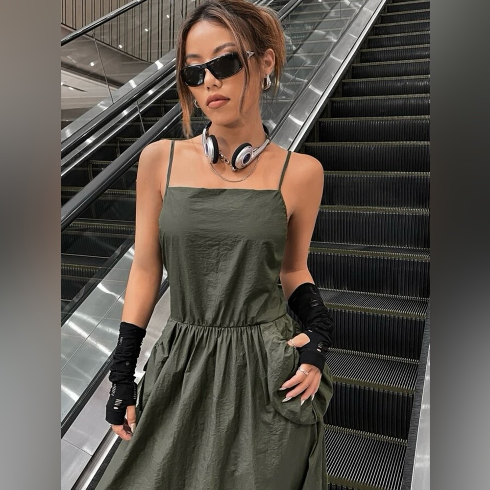 SHEIN Icon pocket Backless Cami dress Without Gloves